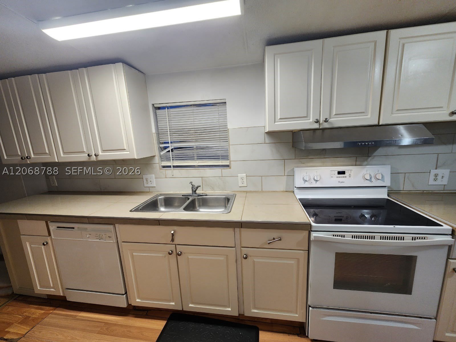 5864 Cartier Rd – photo 2