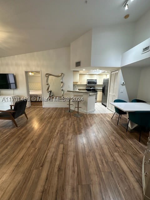 2119 SE 10th Ave – photo 2