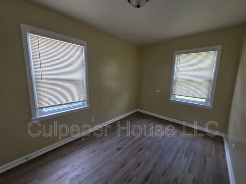 1030 Hawk St – photo 5