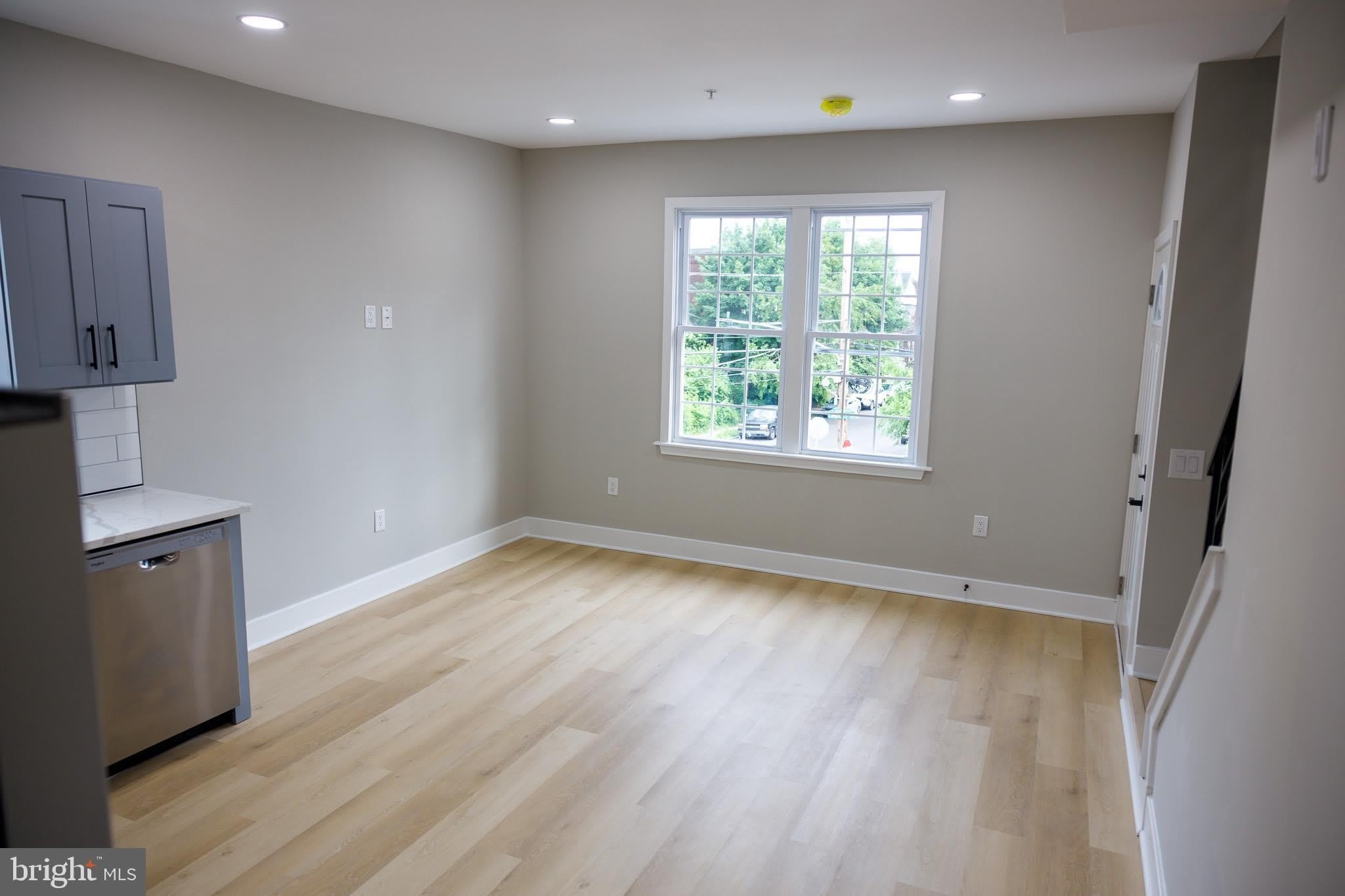 1201 LINDLEY Avenue – photo 3