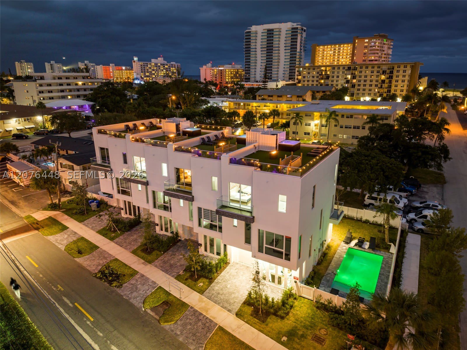 1000 N Riverside Dr – photo 1