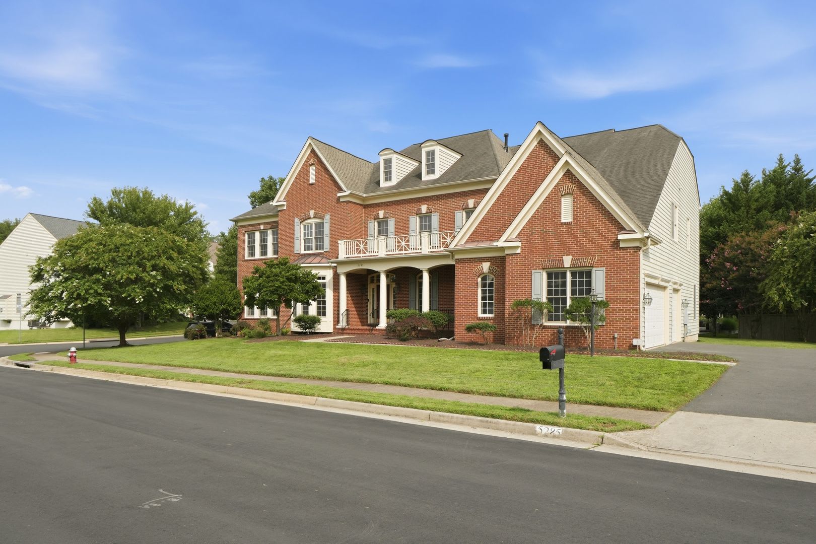 This impressive home combines elegance, comfort, and everyday convenience. – photo 3