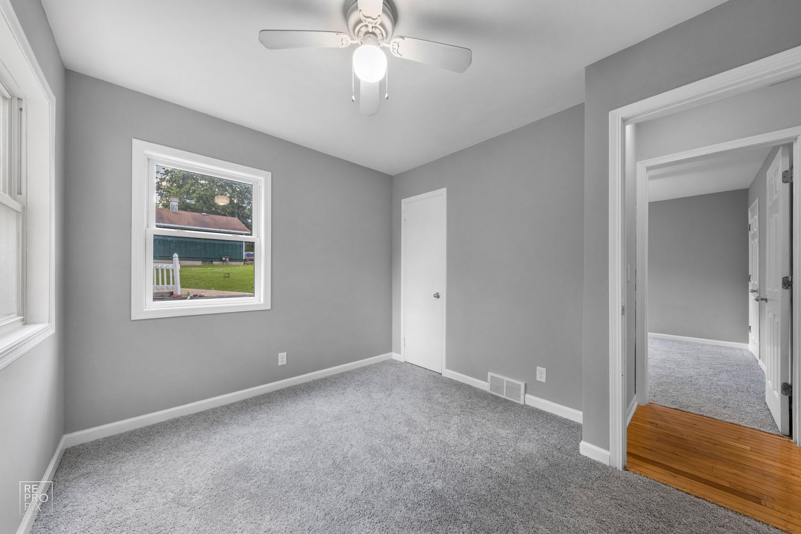 2 Bedroom 1 Bath with LARGE Oversized 2 Car Garage in Wonder Lake! – photo 5