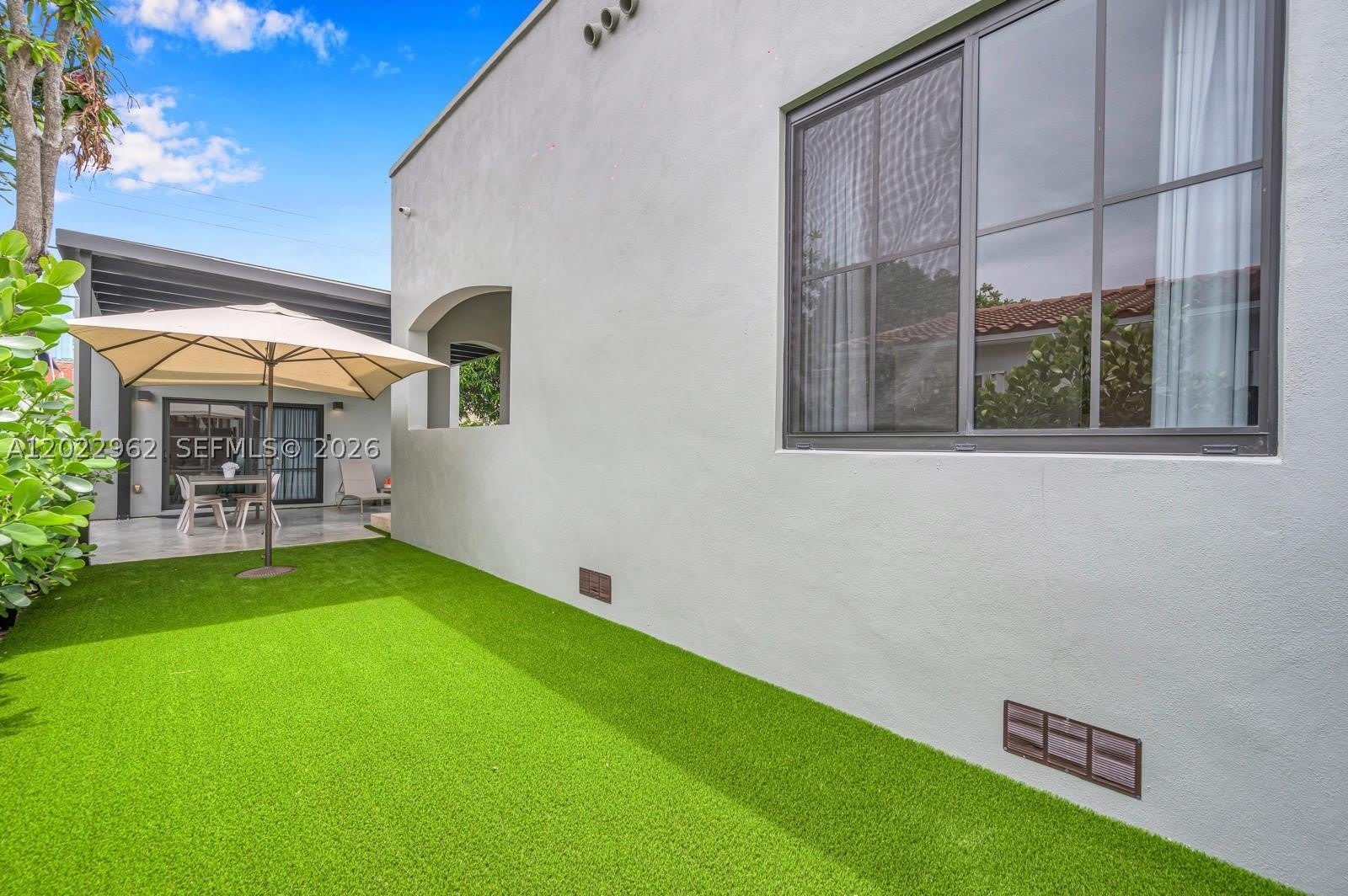 1852 SW 10th St – photo 5