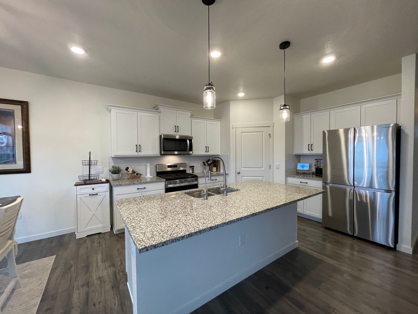 Live Lavishly In Harmony Ridge Fully Furnished 5 Bedroom Dream Home With Backyard Oasis Speakeasy Retreat – photo 2
