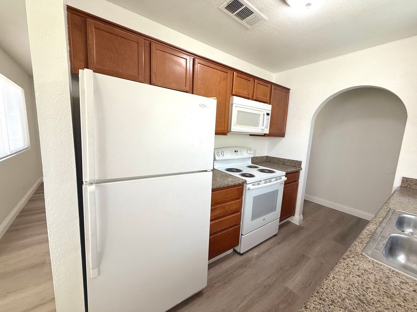 SPACIOUS 2BED/2BATH CONDO * SECOND FLOOR UNIT* – photo 2