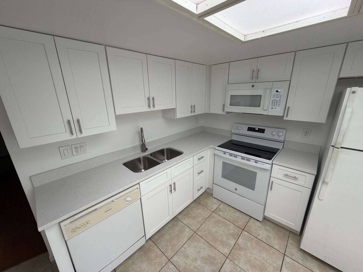 Convenient 2 Bedroom Townhome Near UCF & Full Sail – Available Now! – photo 5