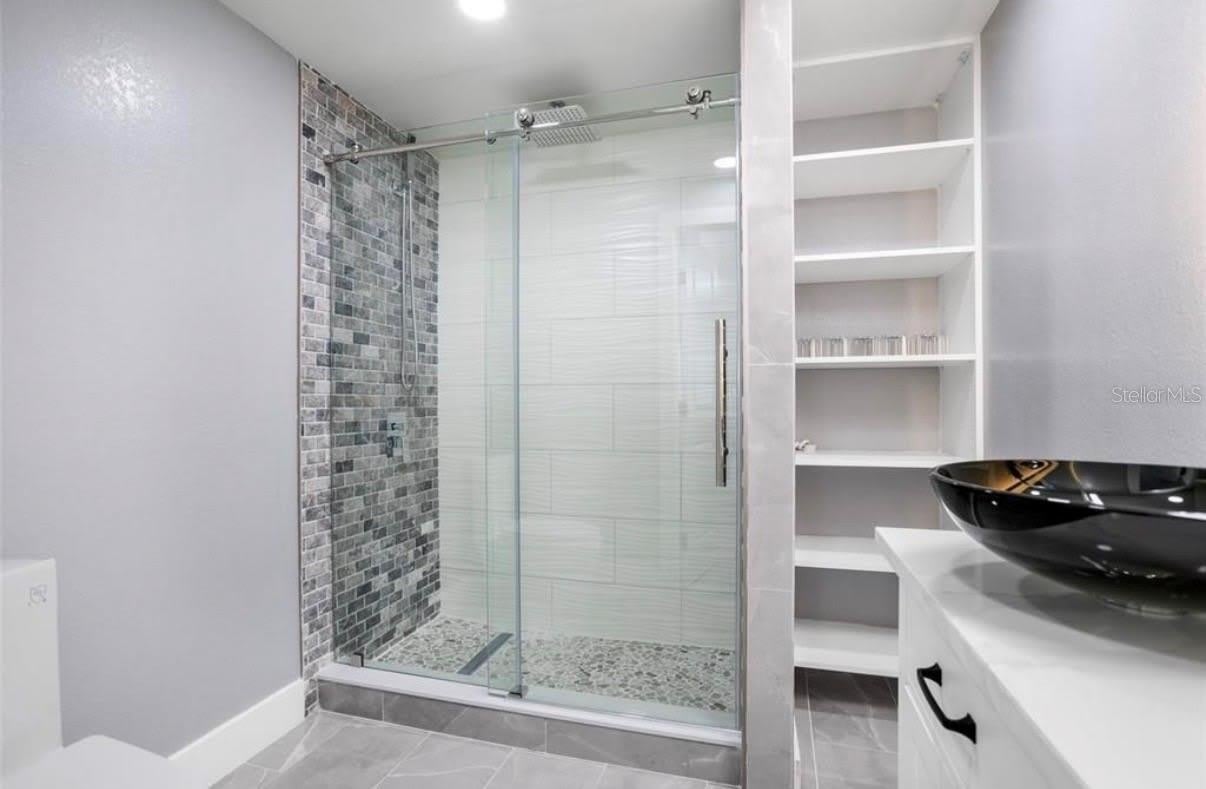 8907 N BOULEVARD – photo 4