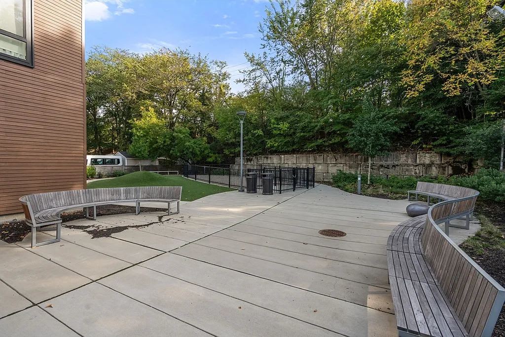 21 Soldiers Field Pl Apt 408 – photo 2