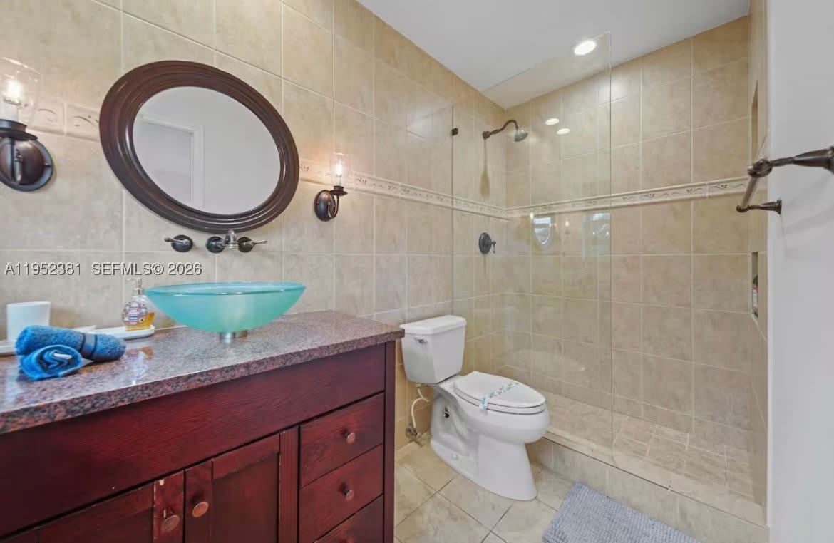 2424 NE 9th St – photo 5