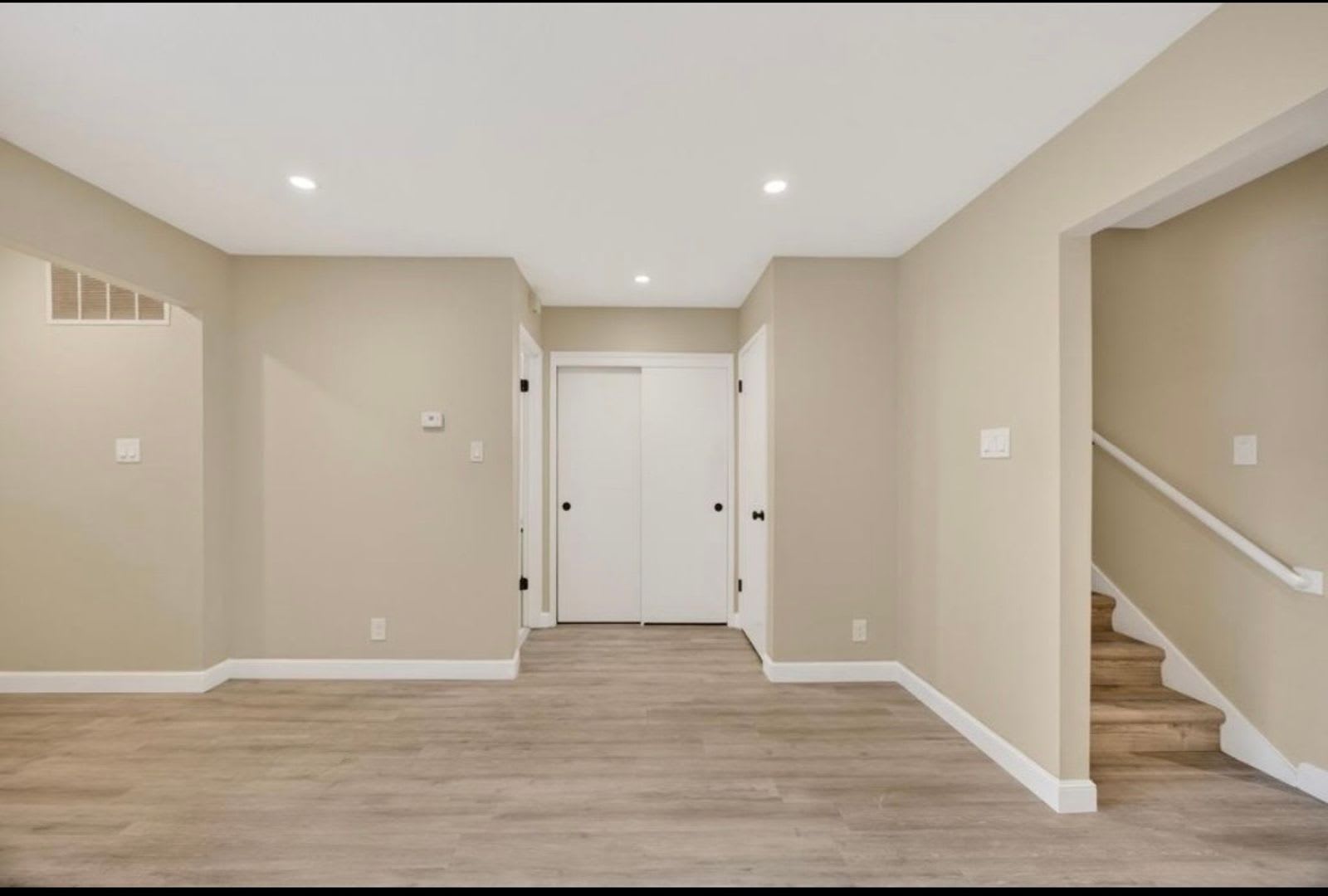 Stunning Upgraded 3-Bedroom Townhouse — 1,540 Sq. Ft. – photo 2