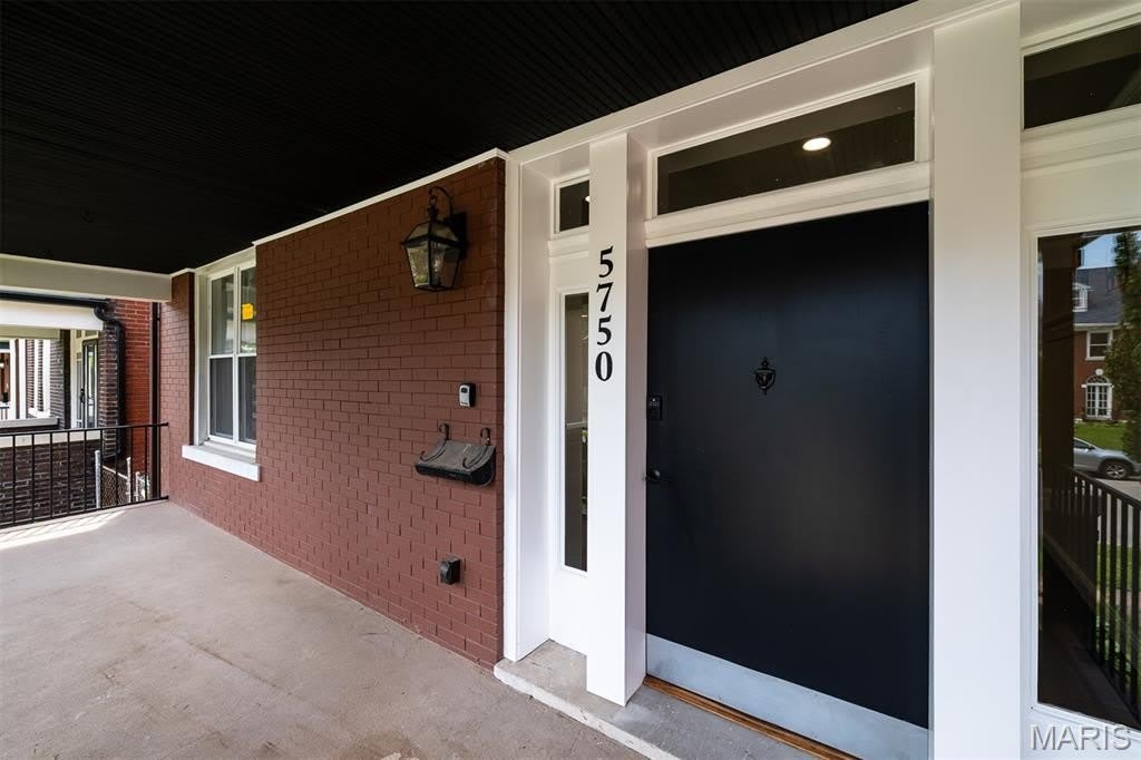 5750 Waterman Boulevard – photo 2