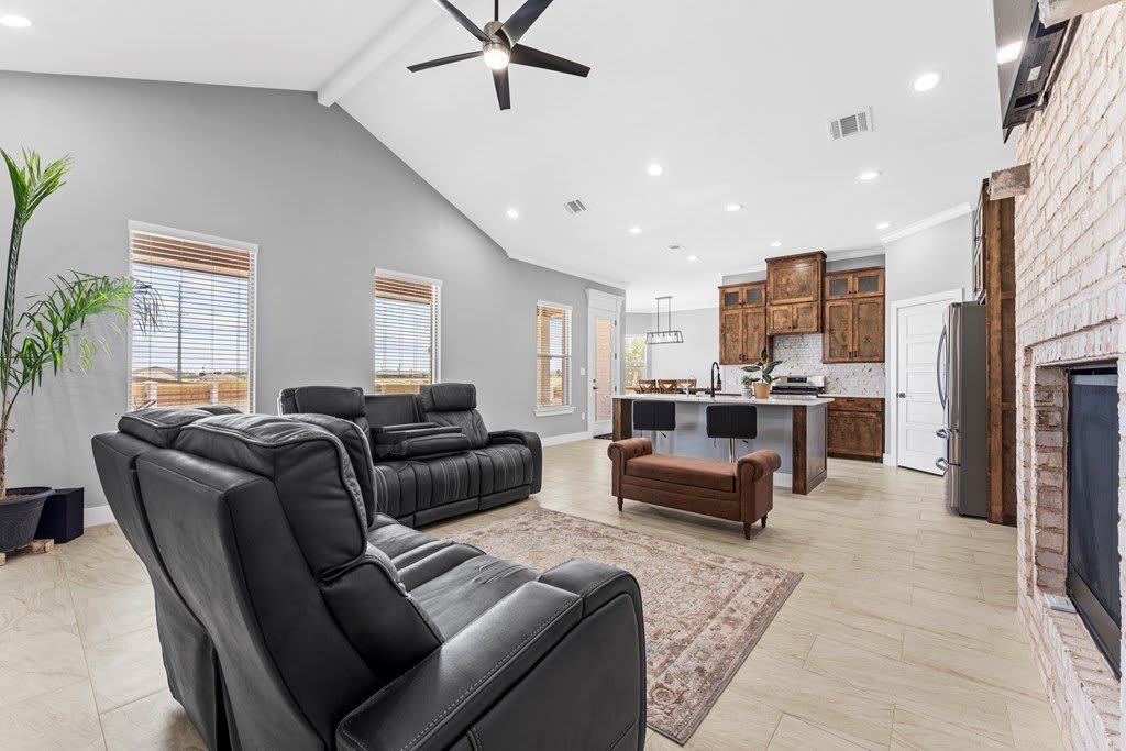 1001 Sparhawk Dr – photo 4