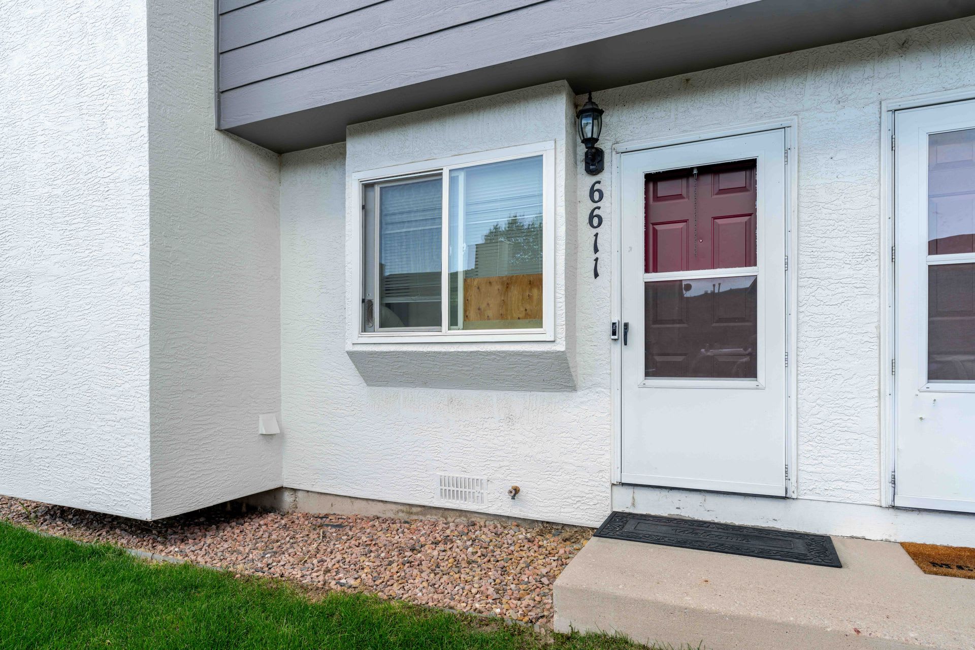 2-Bed 1.5-Bath townhome For Rent – photo 2