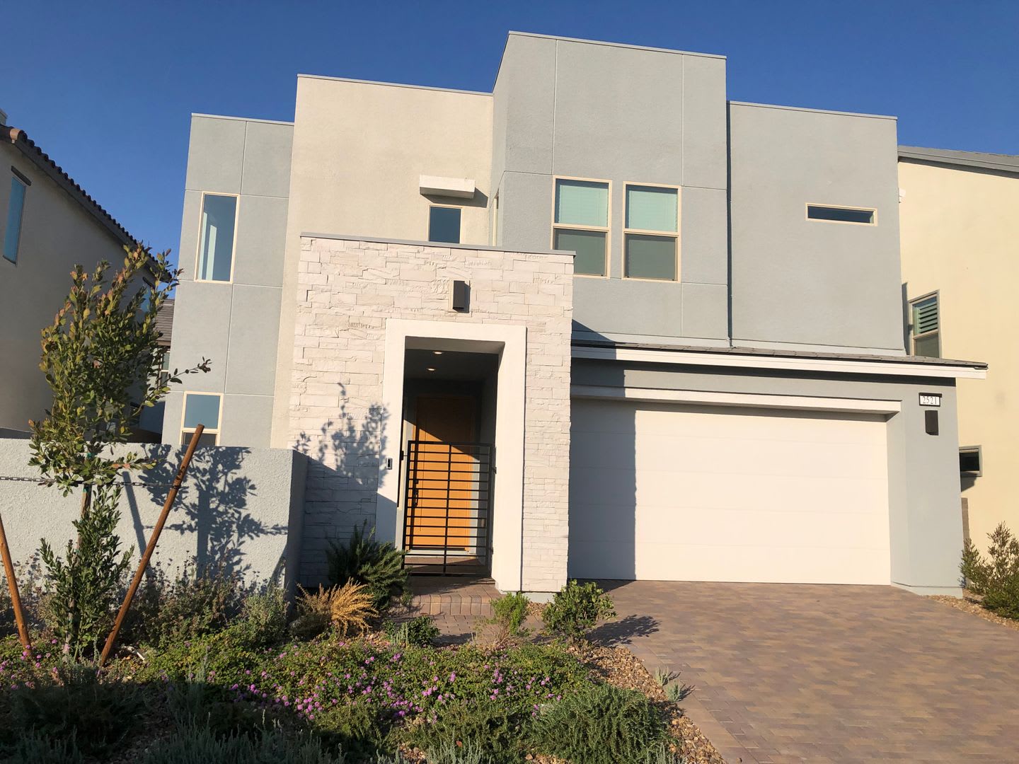 Coming Soon 3 Bedroom Stunning Home In Inspirada Over 2000 Sqft – photo 1