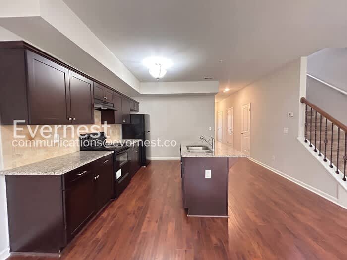 1598 Iris Walk – photo 4