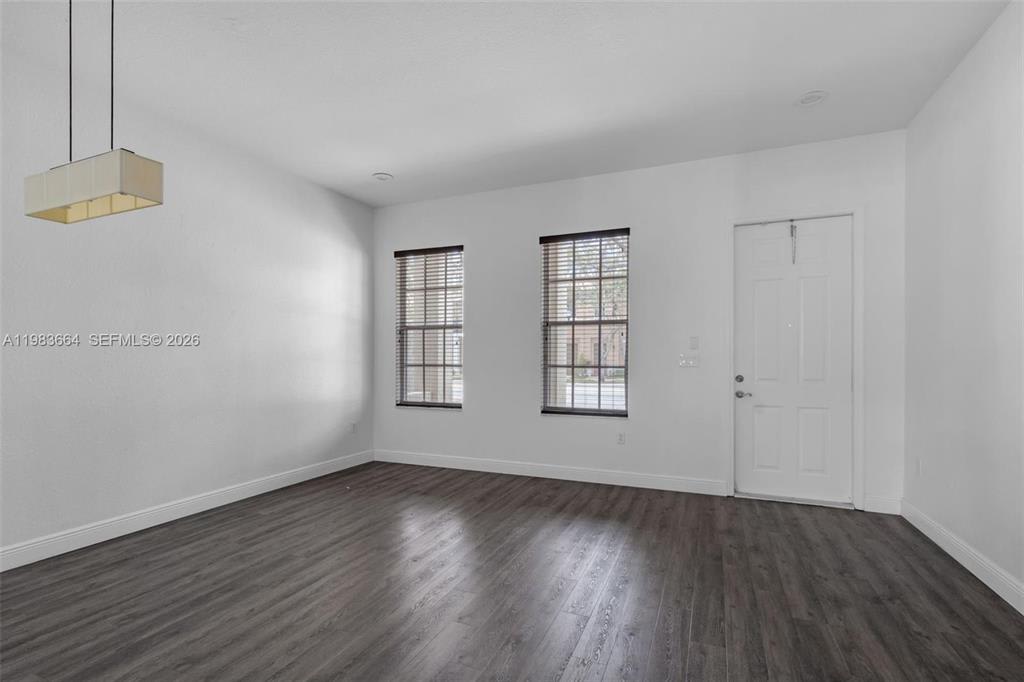 624 Southwest 147th Avenue – photo 4