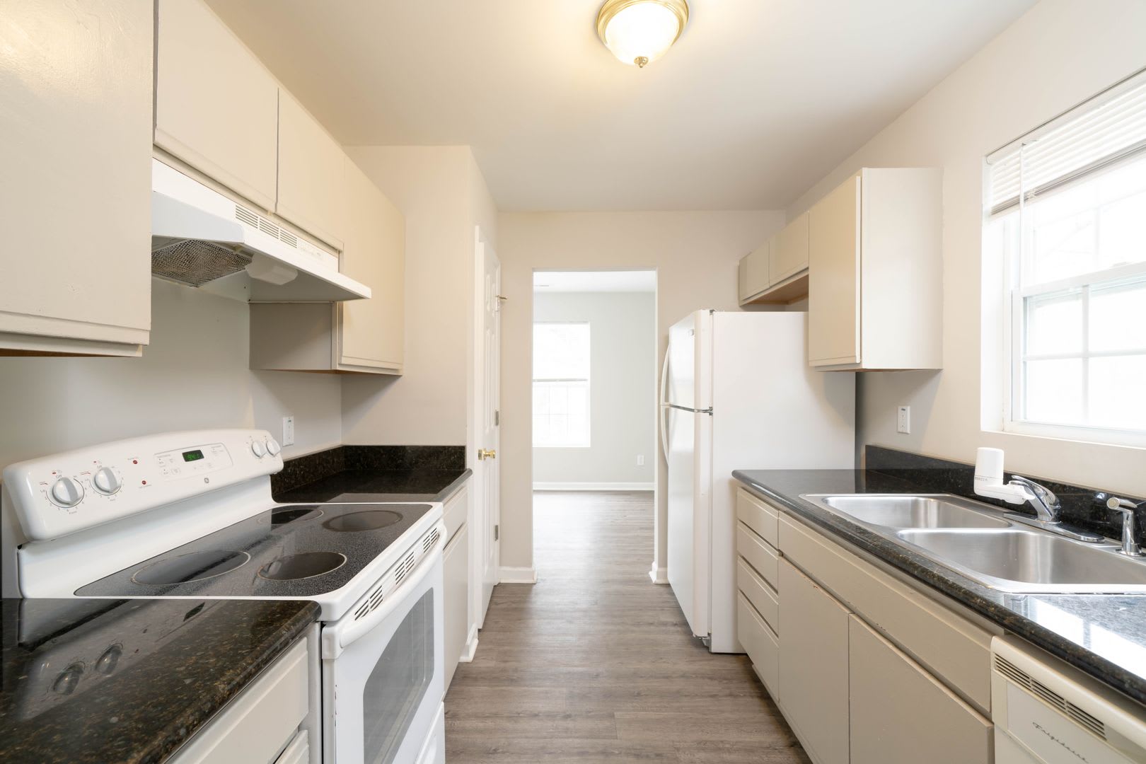 3 Bedroom 2 1/2 Bathroom Home in The Heart of Clayton! – photo 5