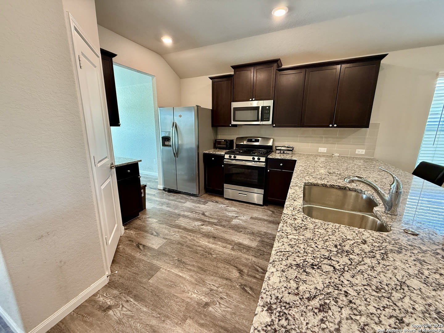 807 Blue Landing – photo 4