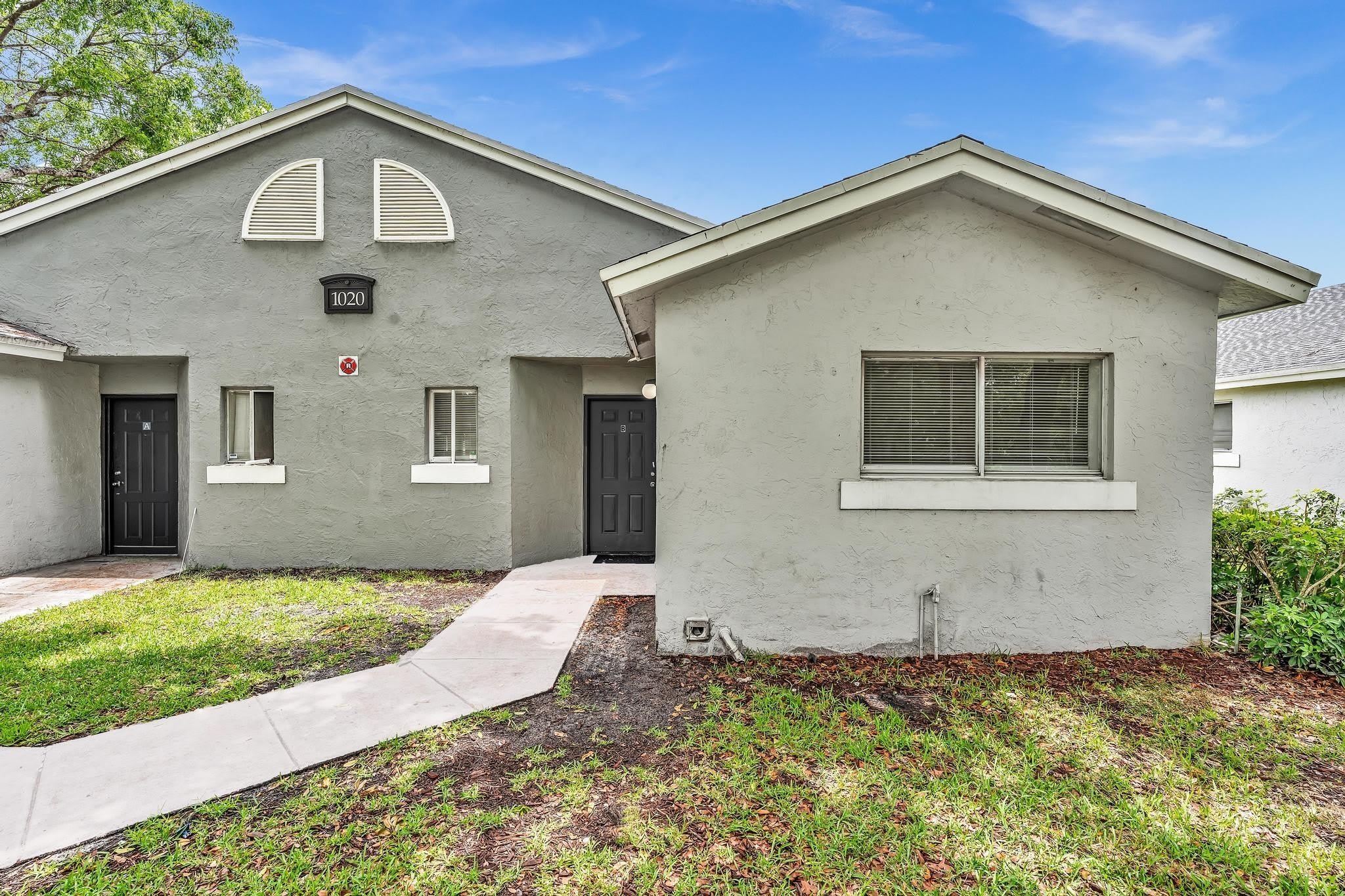 1020 Lake Victoria Drive – photo 2