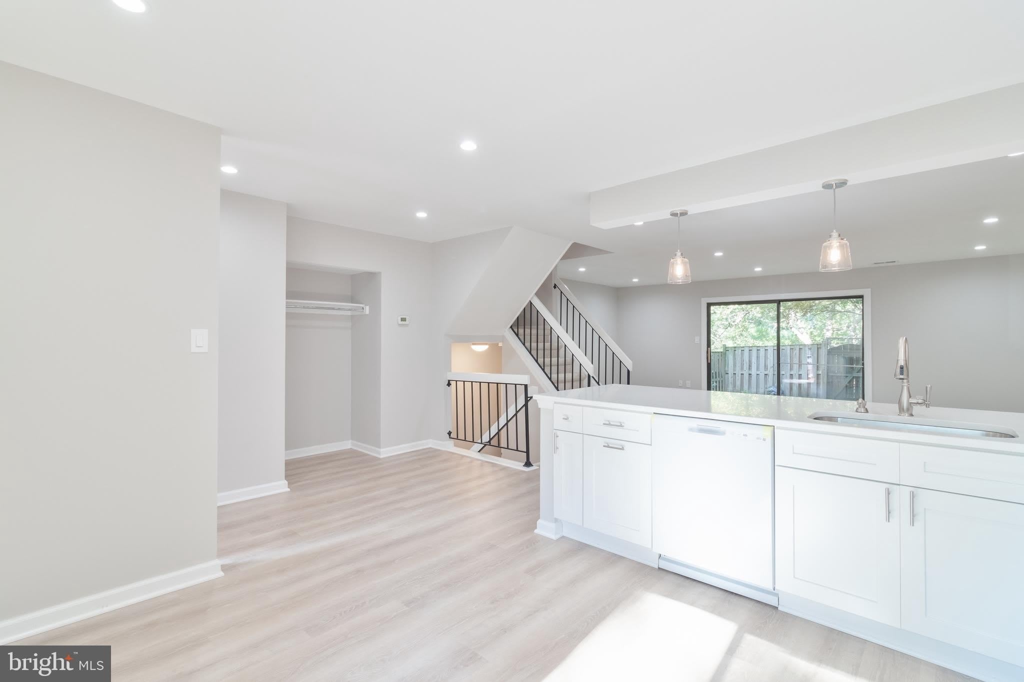8748 RIDGE HOLLOW Court – photo 5