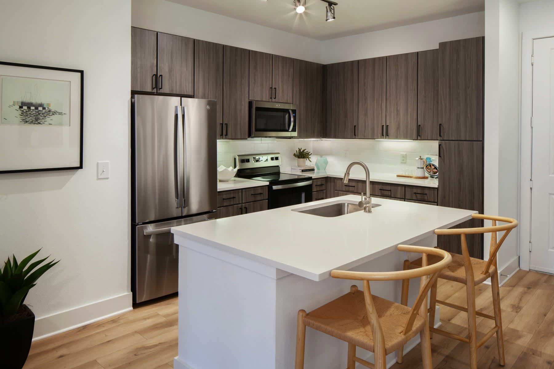 2125 Yale Apartments – photo 1