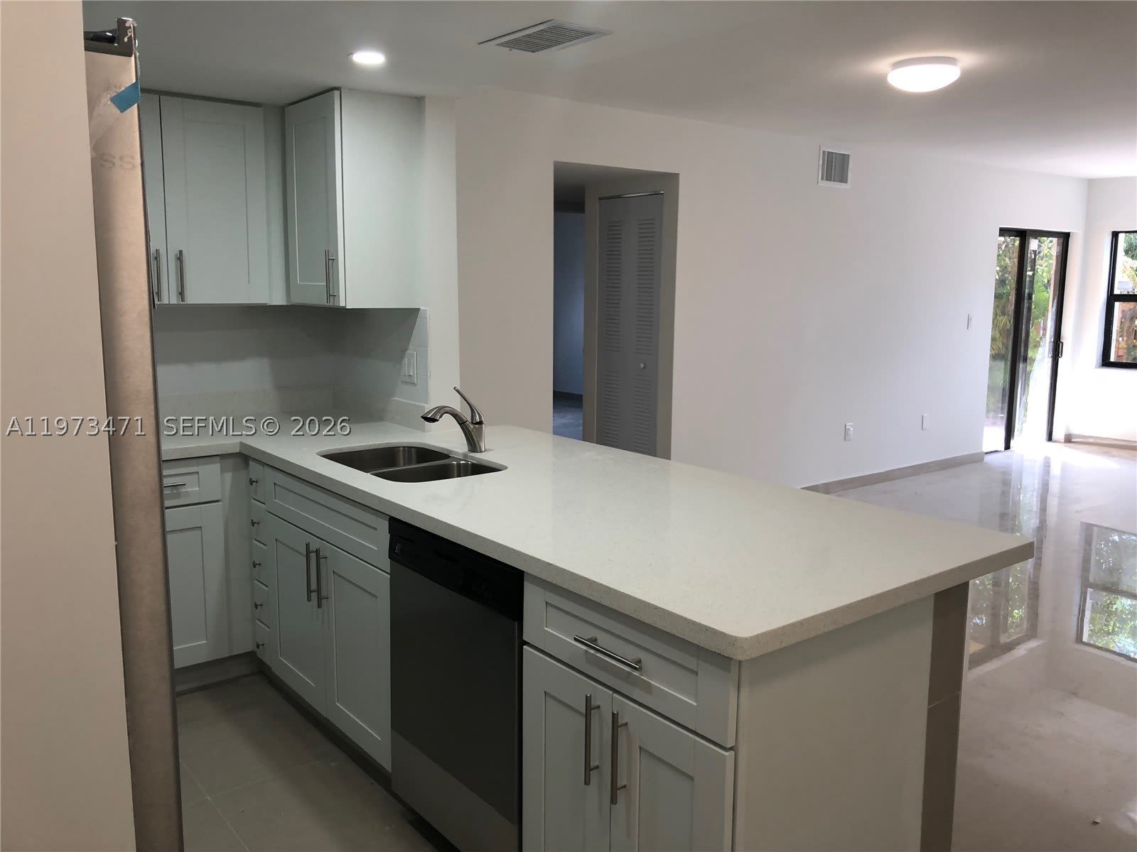 8883 Fontainebleau Blvd – photo 2