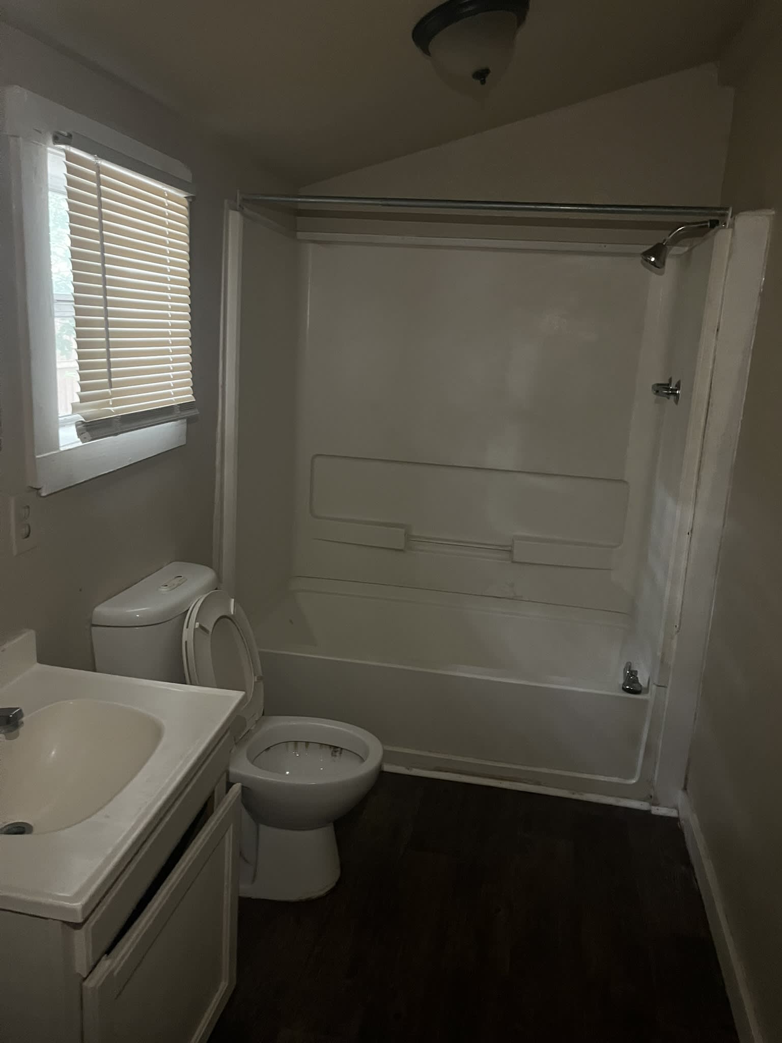 307 E Lambert St – photo 2
