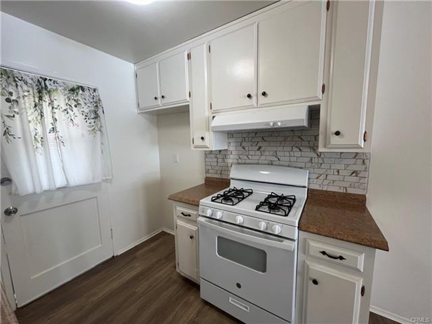 Beautifully Renovated 2 Bedroom 55 Community – photo 5
