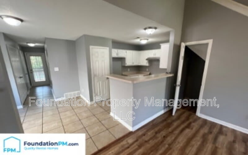 1530 Estacada Way – photo 4