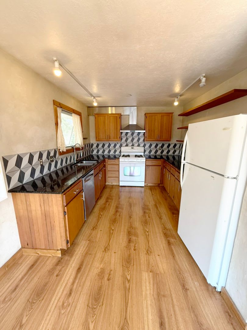 Southside Four Bedroom Home Near Hospital – photo 5