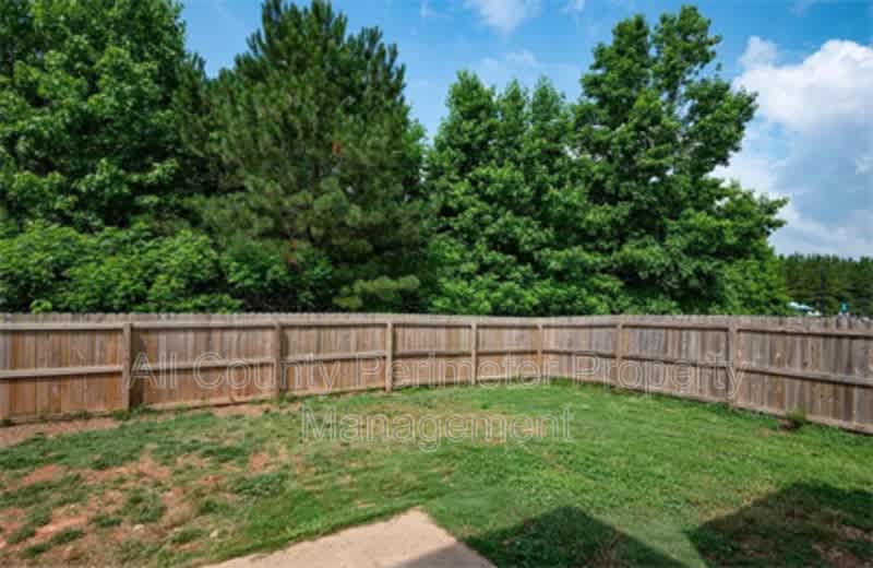 708 Riverside Dr – photo 2