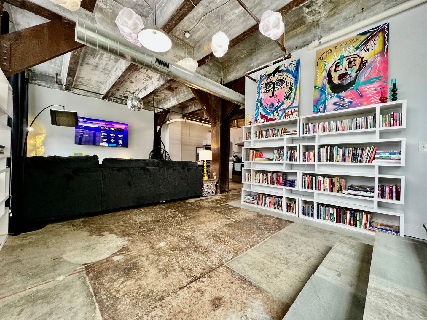 Swanky, Funky, Groovy, loft space Cincinnati, Ohio – photo 5