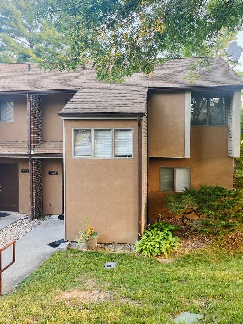 3 Bedroom 2 5 Bath Townhouse – photo 2