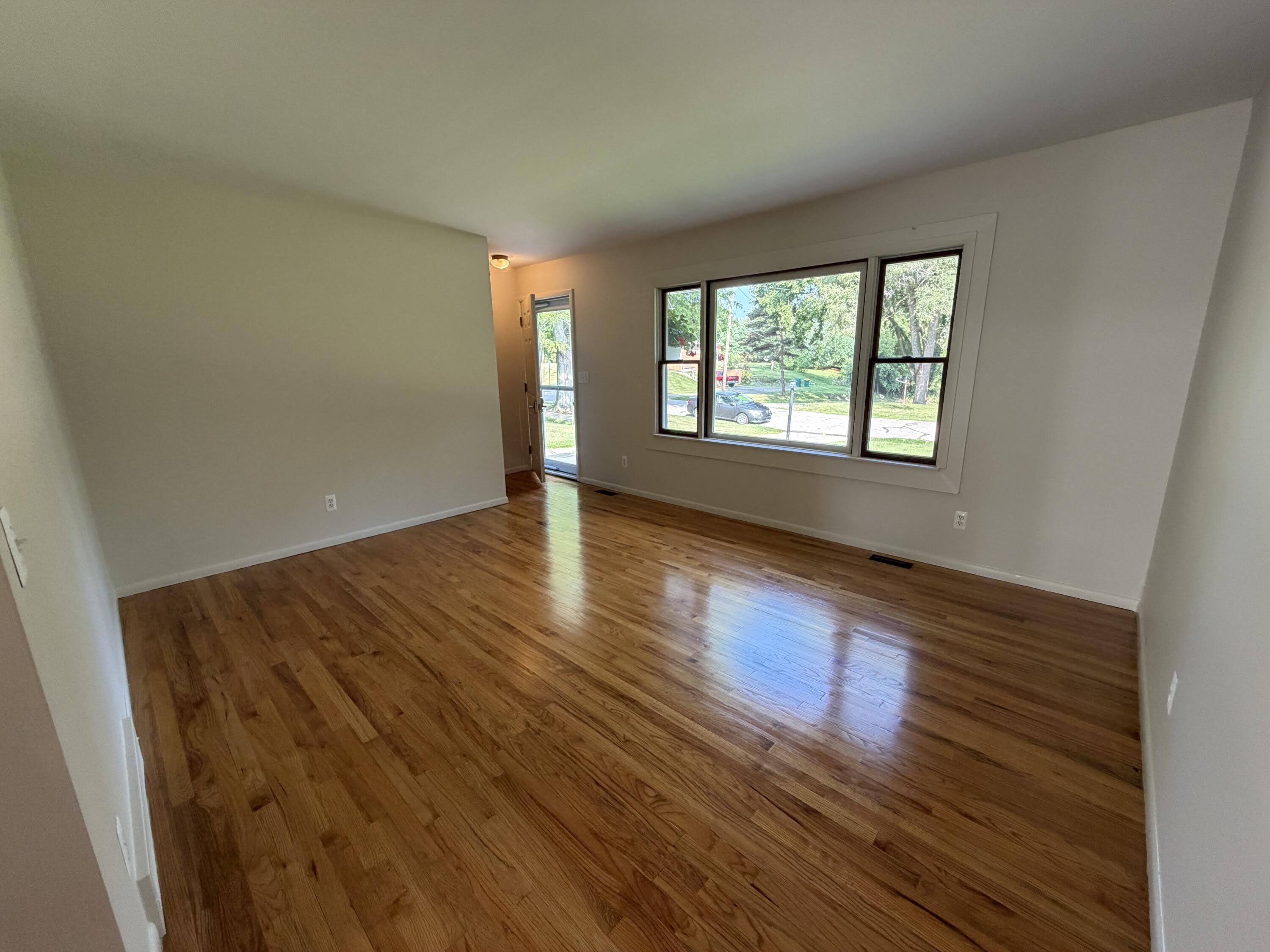 3652 Inverness Street – photo 4