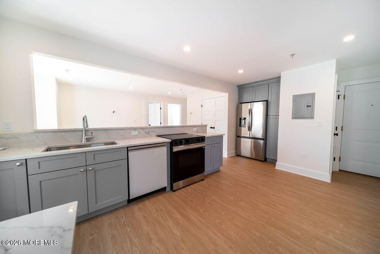 1125 E Ocean Avenue – photo 2