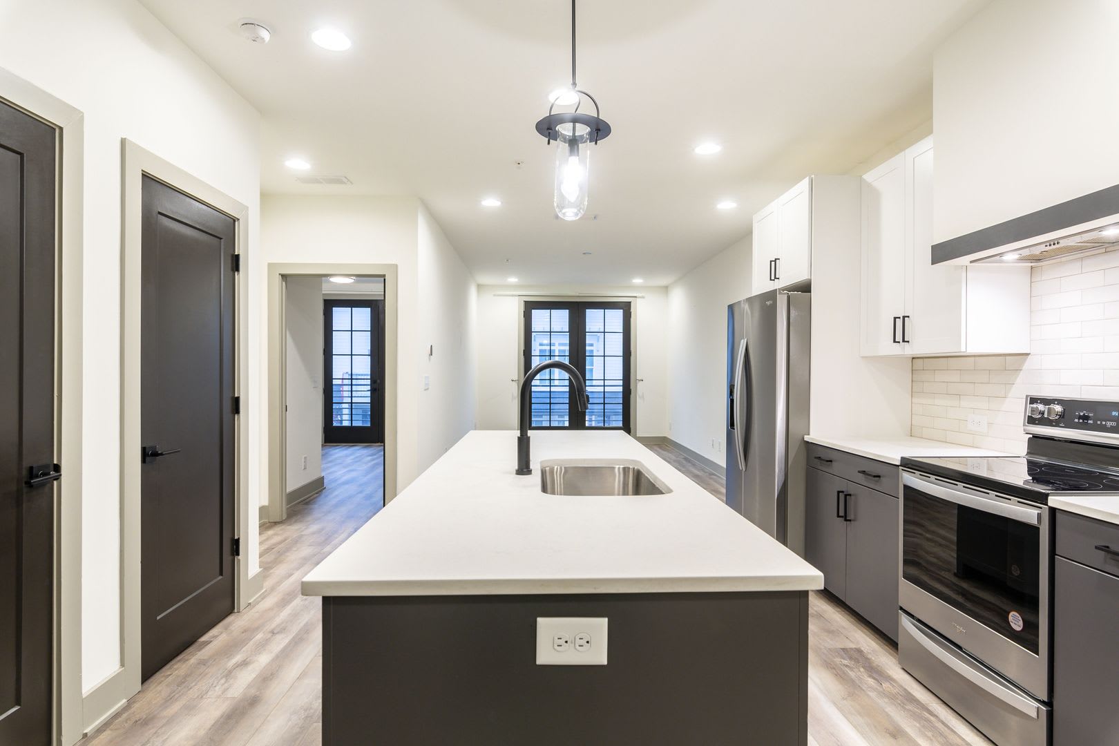 Gorgeous 1 Bed/1 Bath in Edgewood! – photo 1