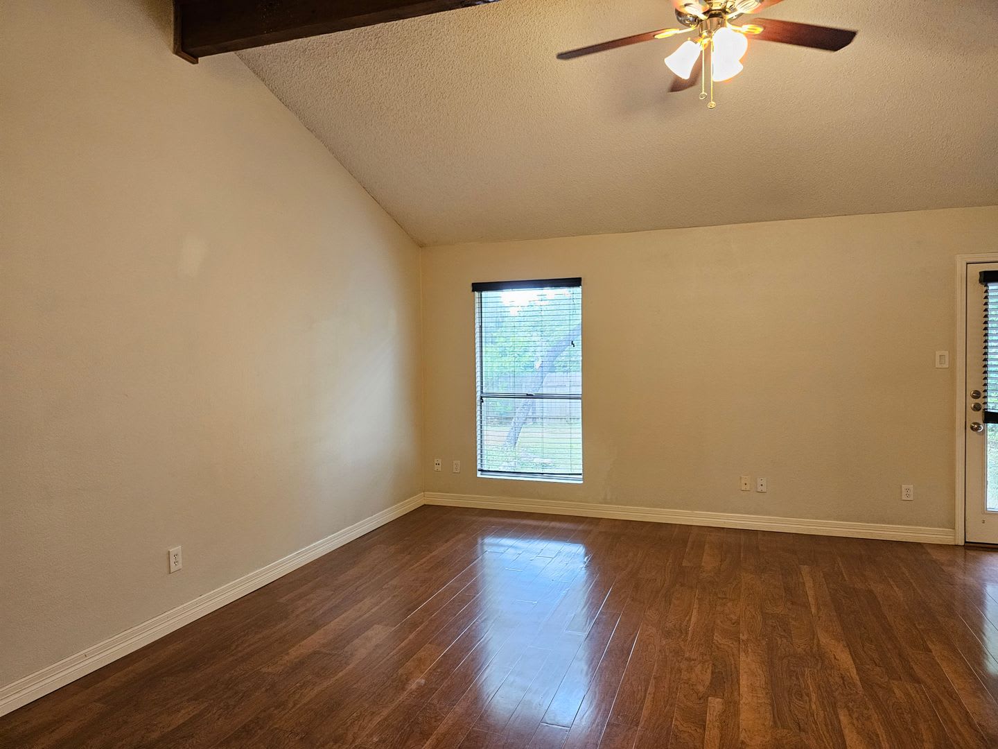 Lovely 3/2 in a great location! – photo 4