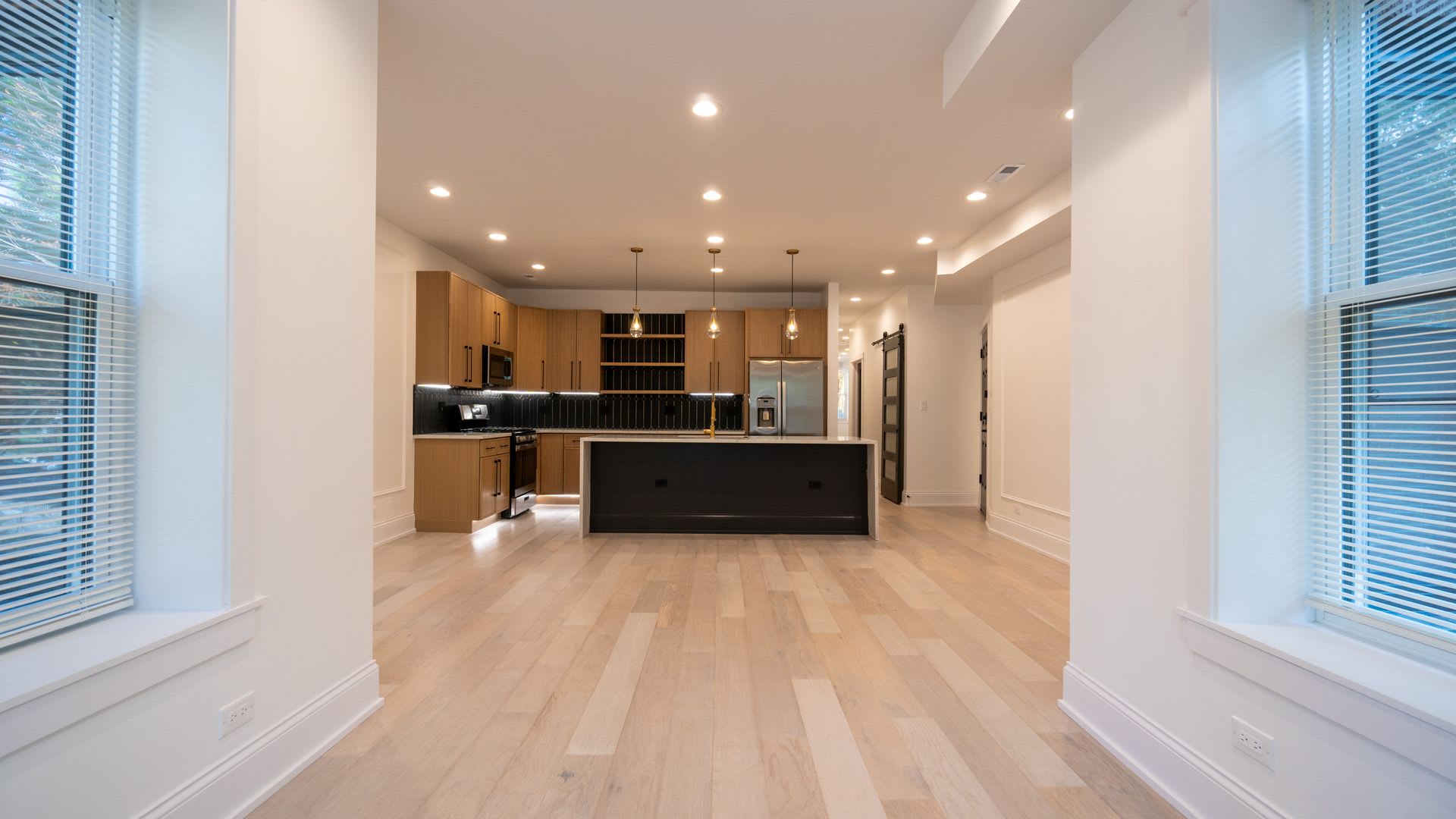Newly Rehabbed 3-bedroom, 2-bath Gem with In-Unit Washer/Dryer! Discover Uptown Living. – photo 1