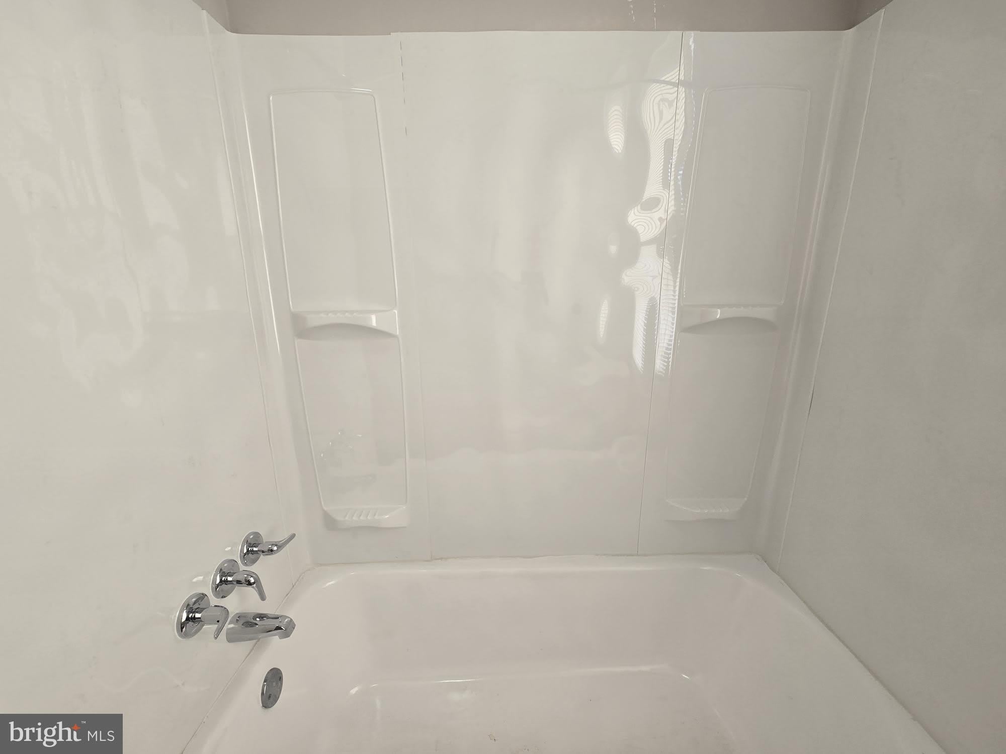 5526 N MASCHER Street – photo 1