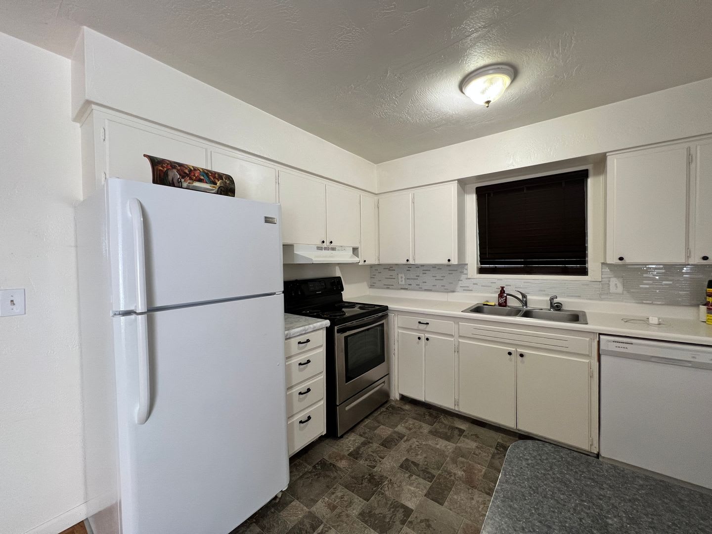 Cozy Home On Corner Lot – photo 5