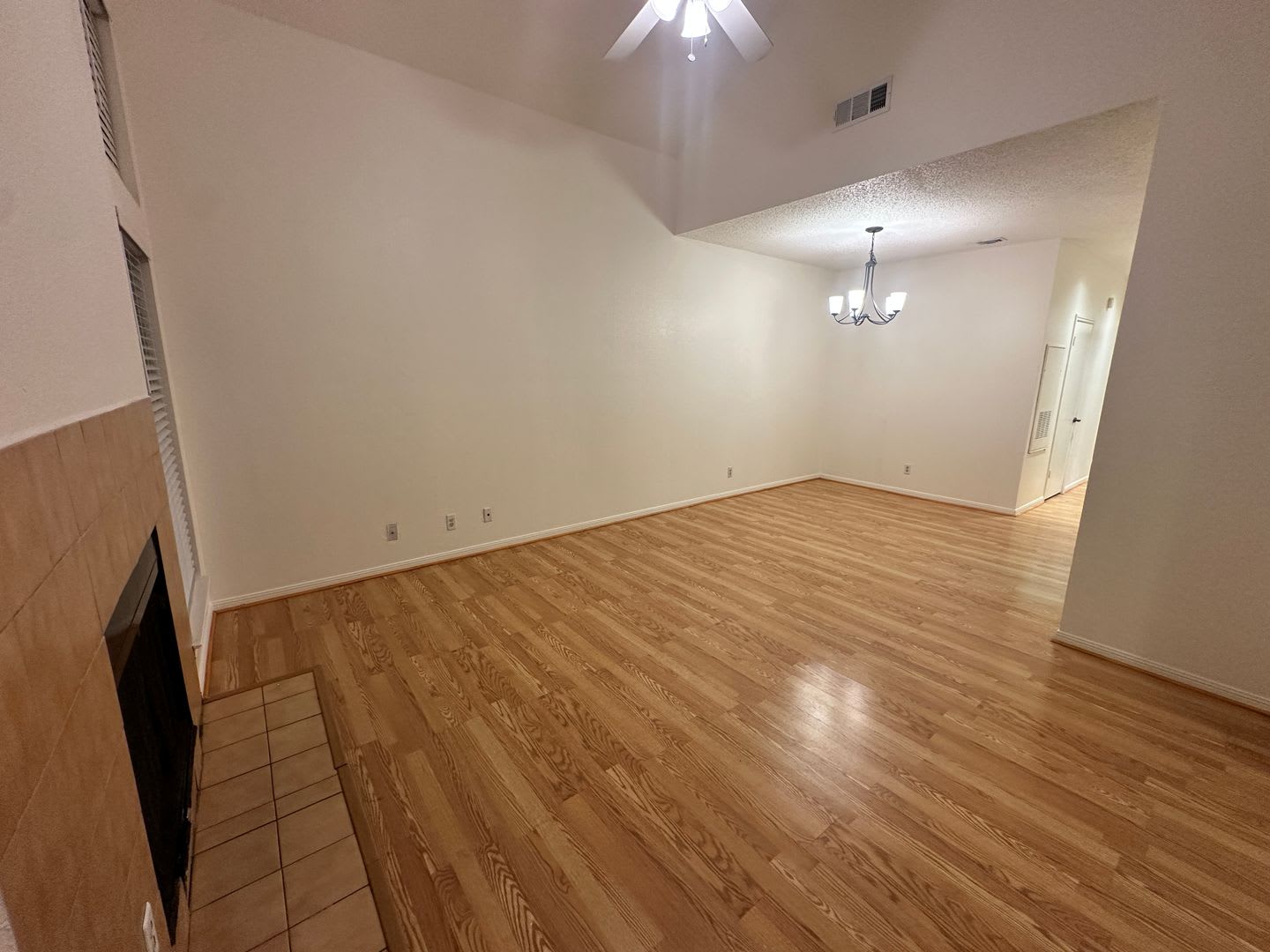 UT PRE LEASE: West Campus 2bd / 2ba Cathedral ceilings, Huge windows, Good Roommate floor-plan – photo 3