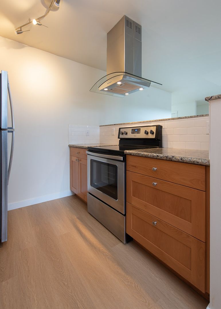 Updated 2bed/1bath in Prime Redmond Location! – photo 2