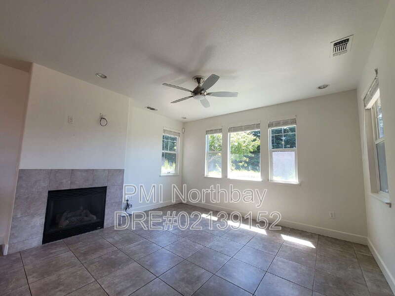 481 Lexington Dr – photo 2