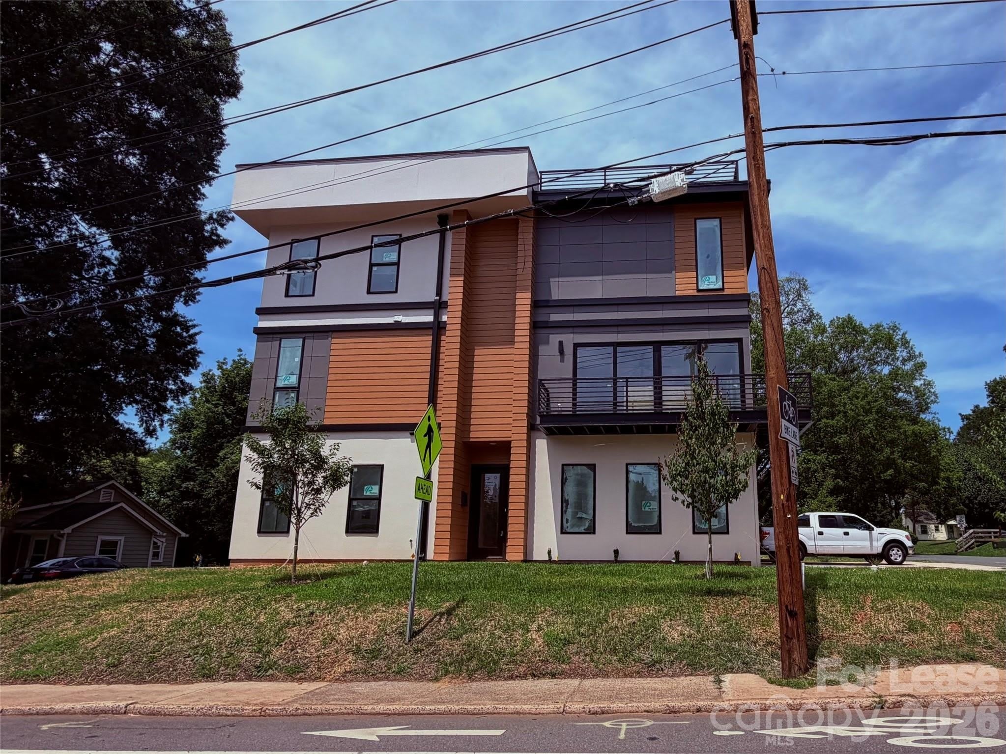 212 Smallwood Street S – photo 2