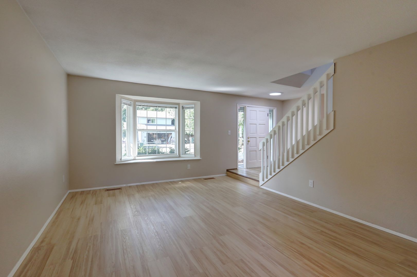 4-bedroom 2.5 bath on cul-de-sac in Kirkland – photo 3