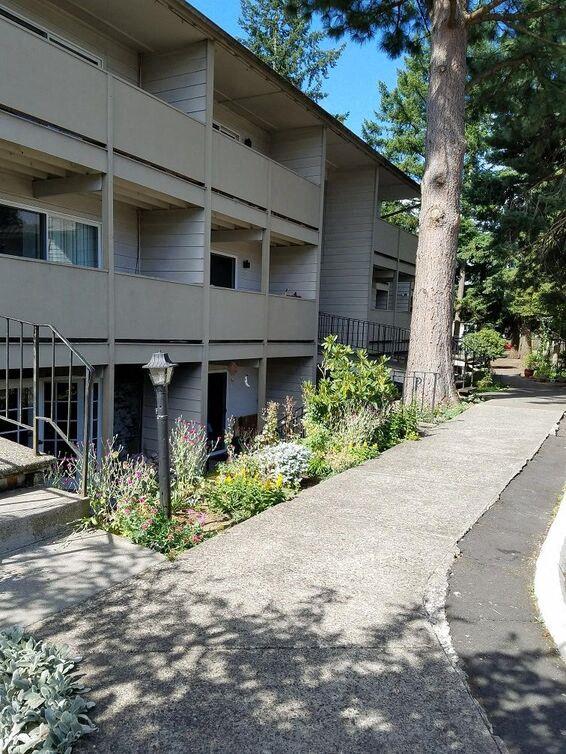 Rochelle Apartments – photo 2