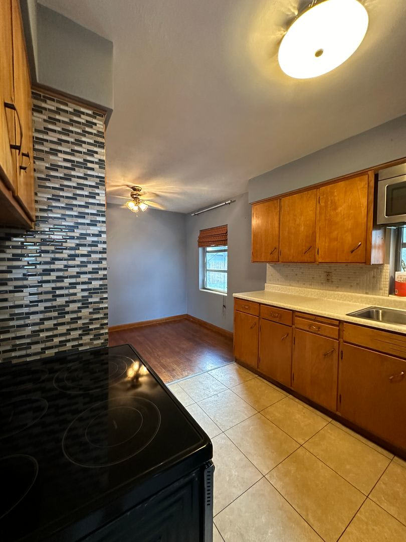 MOVE IN SPECIAL- Nice 2/1 Home w/ Fenced Yard in St Cloud – photo 5