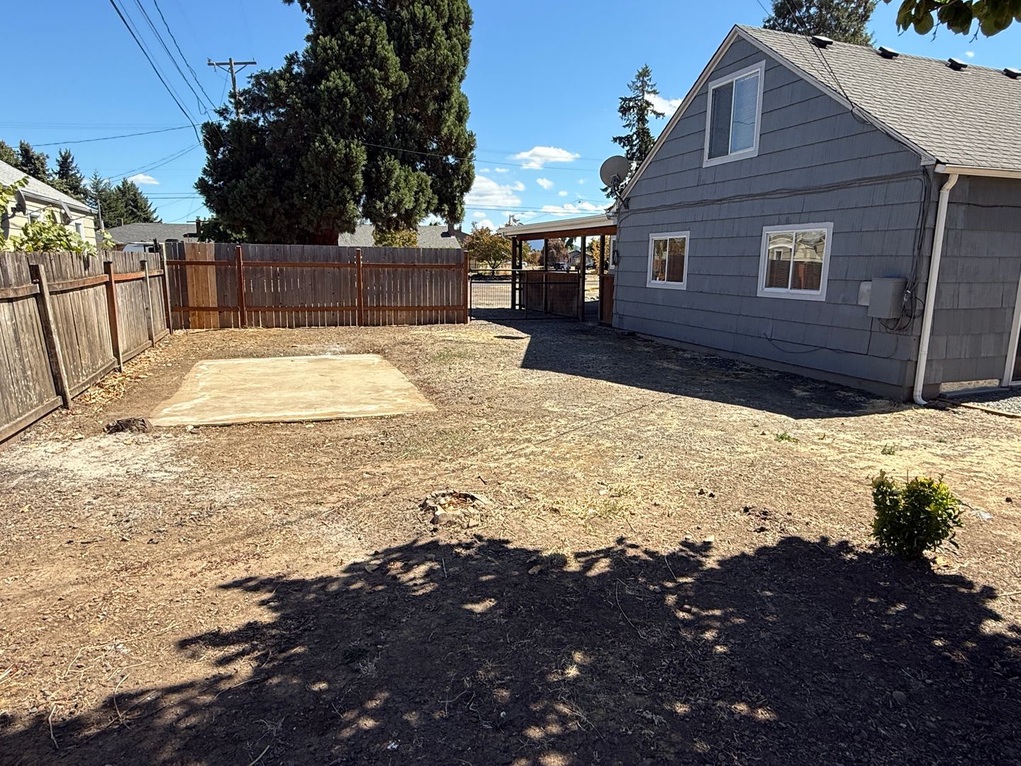 Updated 3-bedroom, 1 bath triplex in Springfield! – photo 3
