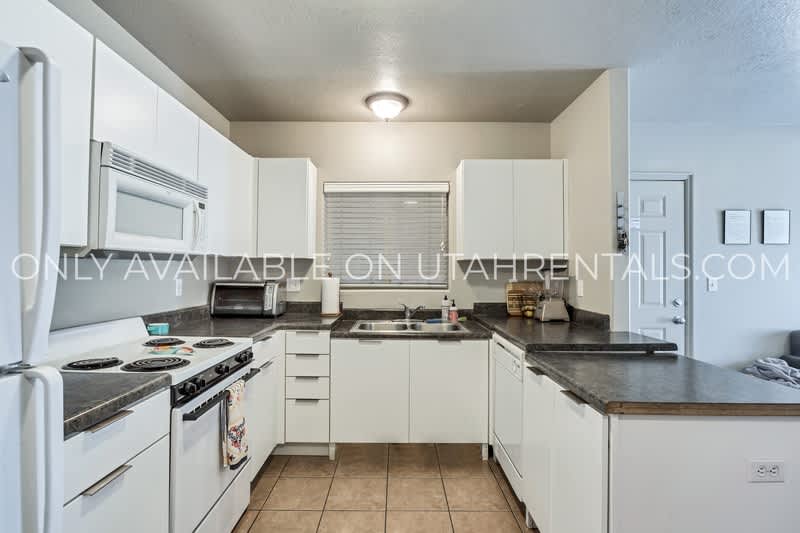 843 E 620 N – photo 3